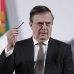 El secretario de Economía de México, Marcelo Ebrard, habla durante una rueda de prensa este jueves, en Palacio Nacional en Ciudad de México (México). EFE/ Isaac Esquivel