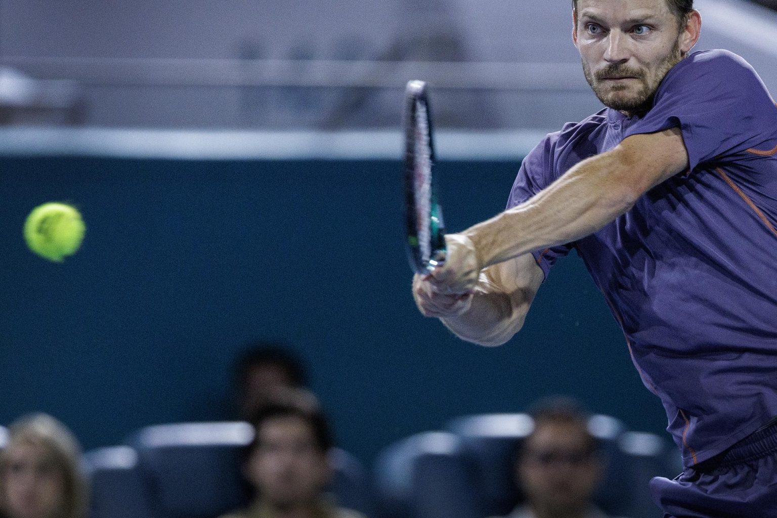 El belga David Goffin, número 55 del mundo, eliminó este viernes del Abierto de Miami a español Carlos Alcaraz, tercero del ránking. EFE/EPA/CRISTOBAL HERRERA-ULASHKEVICH