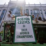 Lo jugadores de los Boston Celtics celebran su histórico anillo en 2024. en la EFE/EPA/CJ GUNTHER