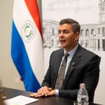 El presidente de Paraguay, Santiago Peña, habla este martes en Asunción durante la presentación de la candidatura paraguaya para albergar los Juegos Olímpicos de la Juventud en 2030. EFE/ Presidencia De Paraguay (CRÉDITO OBLIGATORIO)