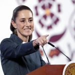 La presidenta de México, Claudia Sheinbaum, habla este lunes durante su conferencia de prensa diaria en el Palacio Nacional de la Ciudad de México (México). EFE/ Mario Guzmán