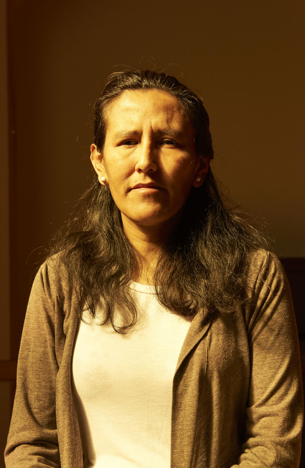 Fotografía de archivo donde aparece la inmigrante indocumentada mexicana Jeanette Vizguerra posando durante una rueda de prensa en la Primera Sociedad Unitaria de Denver, el templo donde buscó 'santuario (refugio)'. EFE/Todd Pierson