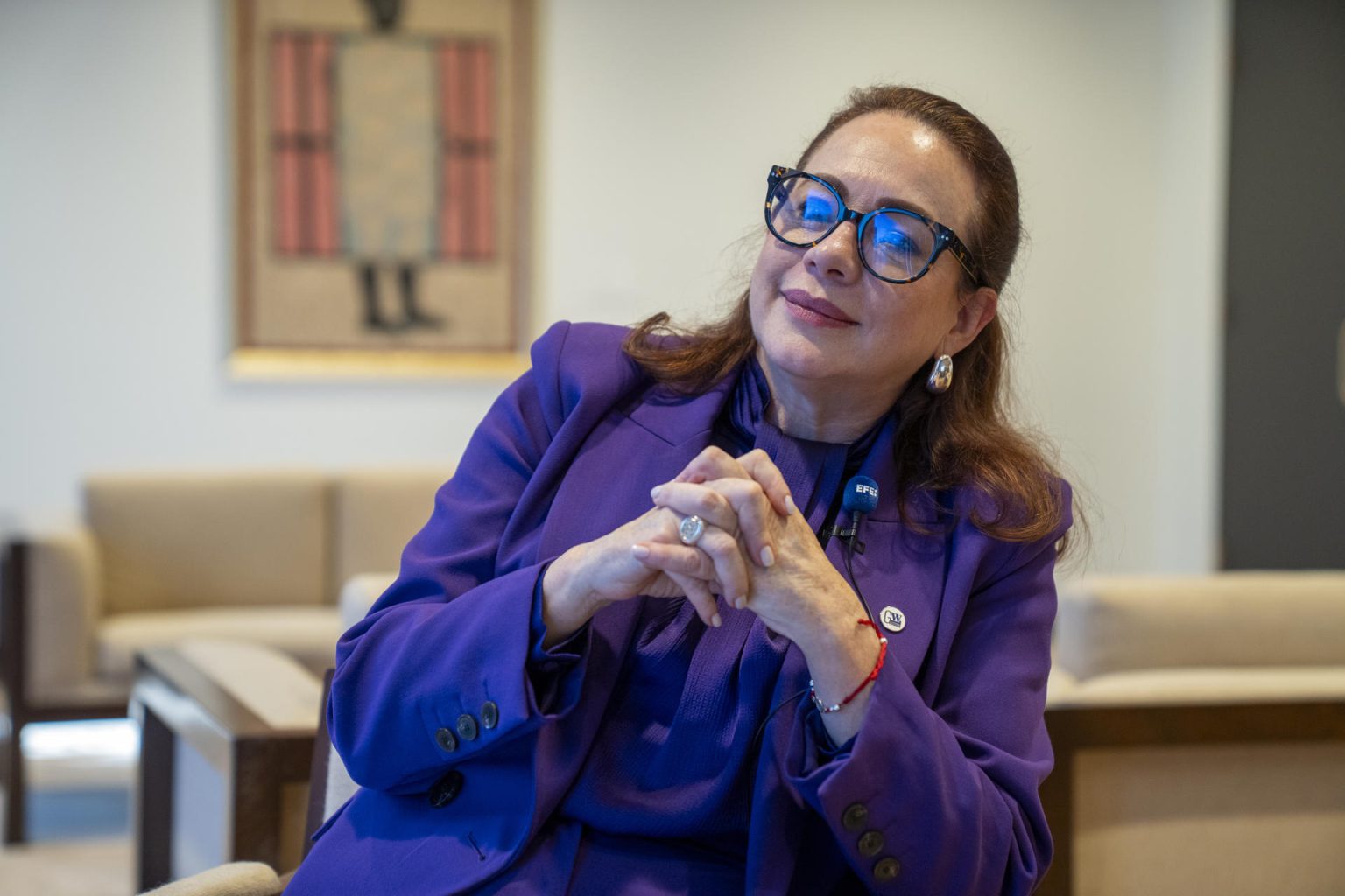 La política y diplomática ecuatoriana María Fernanda Espinosa Garcés habla durante una entrevista con EFE este martes, en Nueva York (Estados Unidos). EFE/ Angel Colmenares