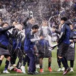 Los jugadores japoneses celebran su clasificación al Mundial 2026. EFE/EPA/FRANCK ROBICHON