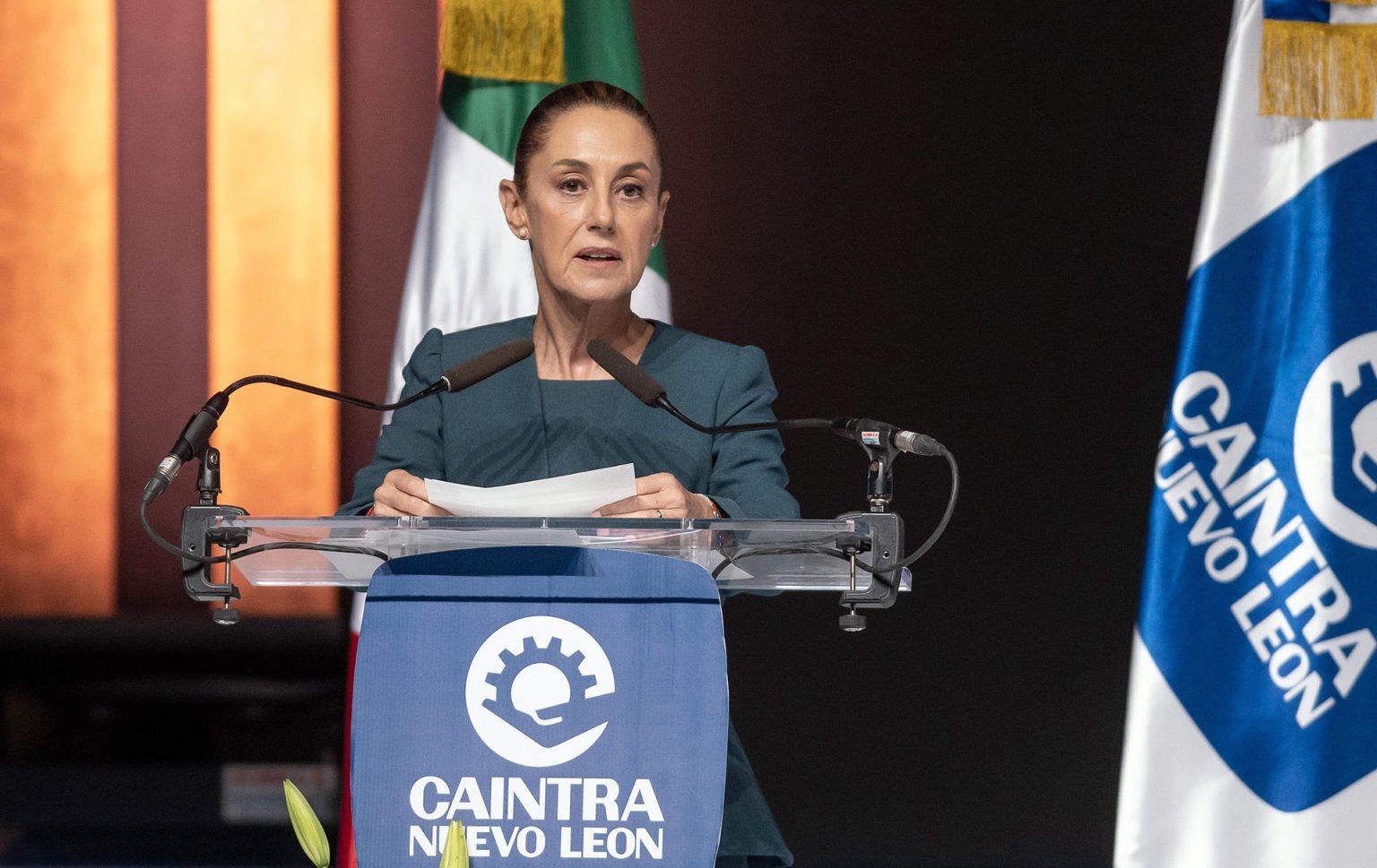 La presidenta de México, Claudia Sheinbaum, habla en la asamblea anual de la Cámara de la Industria de la Transformación de Nuevo León, (CAINTRA), este jueves en la ciudad de Monterrey (México). EFE/ Miguel Sierra